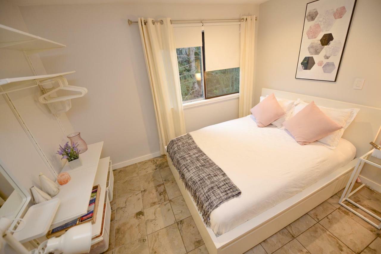 Newly Renovated Whistler Studio Экстерьер фото